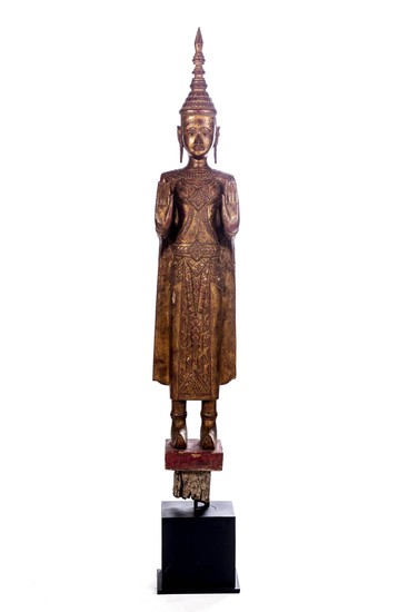 Statue thaïlandaise en bois sculpté rouge et or