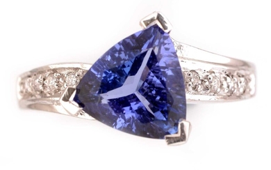 Tanzanite and diamond ring