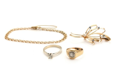 SOLD. Two rings of 18k gold, bracelet of 18k gold and brooch of 14k gold....