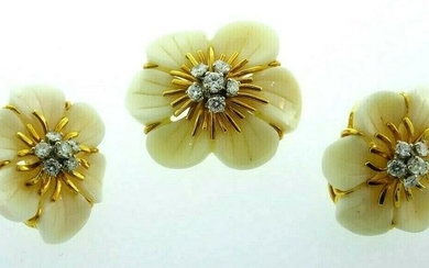 VINTAGE 18k Yellow Gold, Carved Coral & Diamond Flower