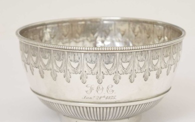 Victorian silver bowl with beaded rim and engraved with acanthus leaf border