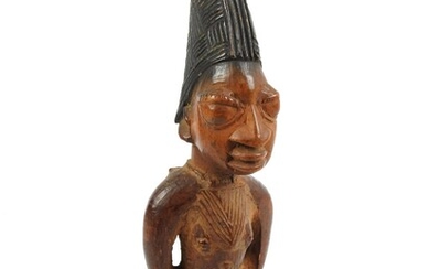 YOROUBA, Nigéria. Bois dur, patine brun-clair, pigments. Statue masculine « Ibedji » du culte des...