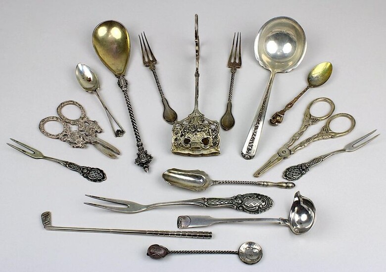 mixed lot of cutlery, different european countries, e.g. Germany, Netherlands, France, 800 - 925 silver, mostly 1st half of the 20th century, consisting of 2 grape scissors, pastry tongs, compote spoon, scoop, small sauce ladle, 5 different types of...