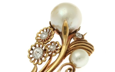 Just Andersen: A pearl and diamond brooch set with two cultured pearls and four old-cut diamonds, mounted in 14k gold. L. app. 4 cm.