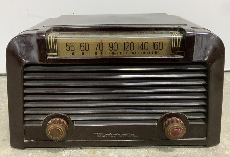 1948 Vintage MOTOROLA 57X Bakelite Tube Radio