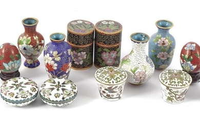 5 Oriental cloisonne vases