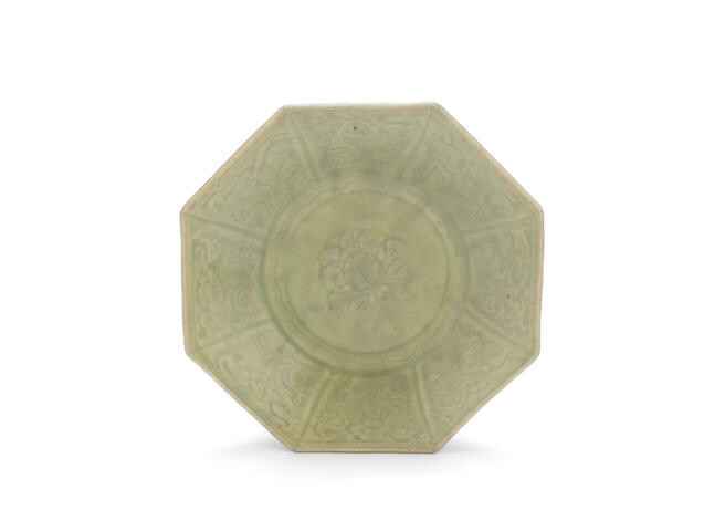 A Longquan celadon-glazed incised octagonal dish