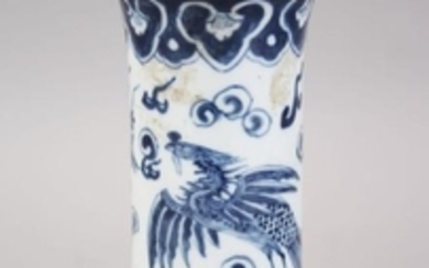 A 19TH CENTURY CHINESE BLUE & WHITE PORCELAIN DRAGON