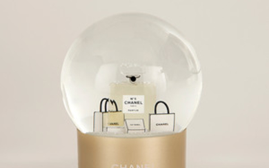 CHANEL Chanel snow globe in pexiglas and transparent glass Box...