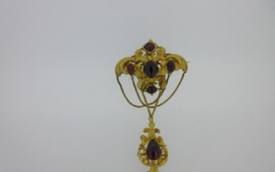 A Victorian cabochon garnet brooch with pendant drop
