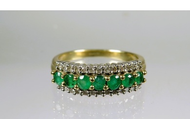 9ct Yellow Gold Ring set with Emerald Coloured CZ and Flanke...