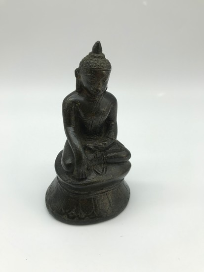 A 16th/17th century bronze figure of a Chinese Buddha, Measu...