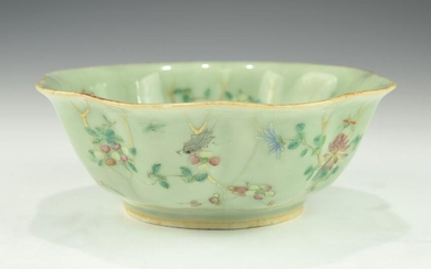 A 19TH CENTURY CHINESE FAMILLE ROSE LOBED BOWL