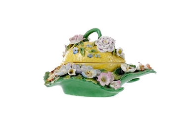 A 19TH CENTURY ENGLISH PORCELAIN LEMON BOX AND COVER