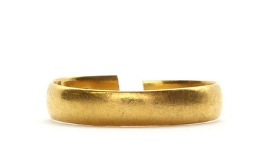 A 22ct gold 'D' section wedding ring