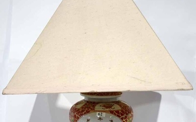 A CHINESE FAMILLE ROSE CERAMIC LAMP