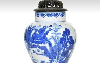 A CHINESE KANGXI BLUE AND WHITE VASE