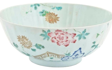 A Chinese Enameled Porcelain Bowl 18th Century Of lobed