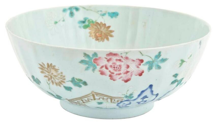 A Chinese Enameled Porcelain Bowl 18th Century Of lobed