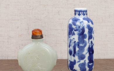 A Chinese blue and white snuff bottle