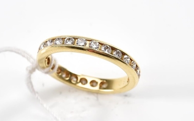 A DIAMOND ETERNITY RING WEIGHING 0.85CTS IN 18CT GOLD, SIZE M