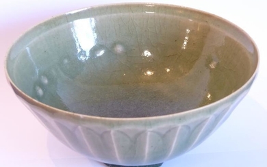 A Fujian Longquan celadon glaze bowl (Southern Song Yuan),...