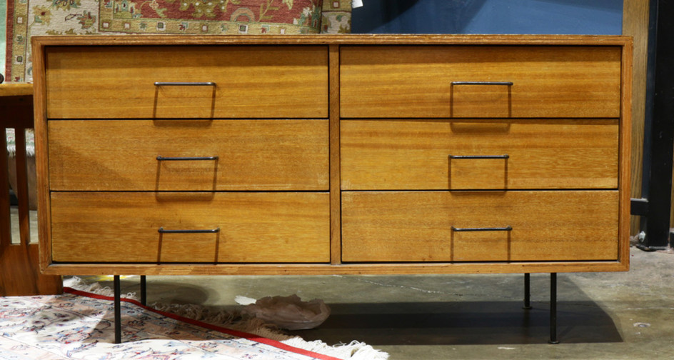 A Mid Century chest of drawers