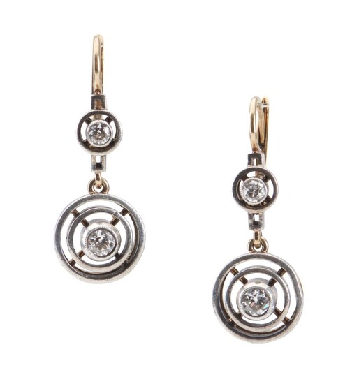 A PAIR OF ANTIQUE DIAMOND EARRINGS