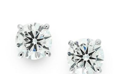 A PAIR OF DIAMOND STUD EARRINGS in 18ct white gold