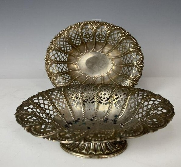 A PAIR OF VICTORIAN RETICULATED STERLING SILVER BOWLS