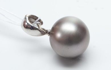 A TAHITIAN PEARL (16.5 - 17MM) ENHANCER IN 18CT WHITE GOLD