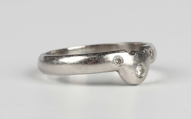 A platinum and diamond three stone ring, gypsy set with circular cut diamonds, weight 3.8g, ring siz