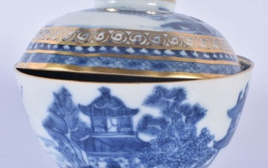AN 18TH CENTURY CHINESE EXPORT BLUE AND WHITE BOWL AND COVER Qianlong. 10.25cm diameter.