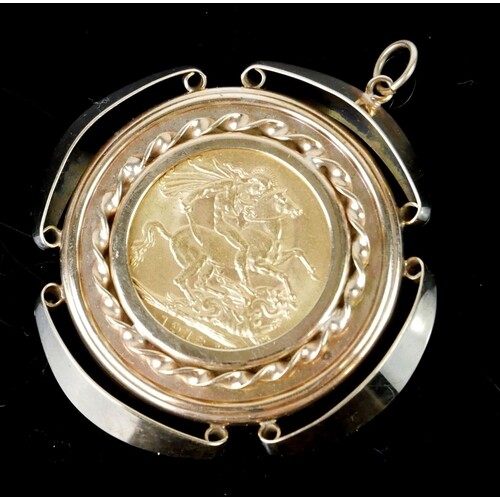 AN EARLY 20TH CENTURY 22CT GOLD FULL SOVEREIGN COIN PENDANT ...