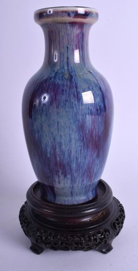 AN EARLY 20TH CENTURY CHINESE FLAMBÉ GLAZED VASE