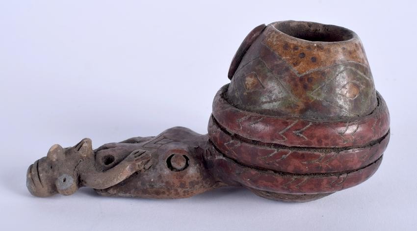 AN UNUSUAL SOUTH AMERICAN TRIBAL POTTERY PIPE. 12 cm
