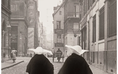 Alfred Eisenstaedt (1898-1995), Two Nuns in Rouen, France (1930)