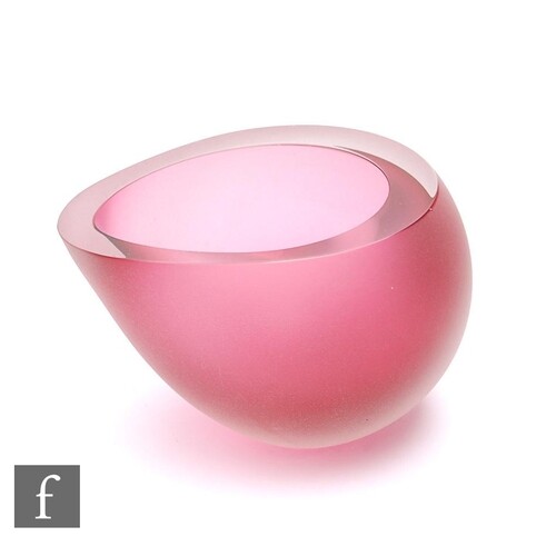 Amanda Notariani - A contemporary studio glass bowl of high ...
