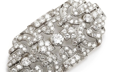 An Art Deco diamond brooch set with numerous old-cut diamonds weighing a total of app. 5.10 ct., mounted in platinum. App. 5.5×5.3 cm. Circa 1920–30.