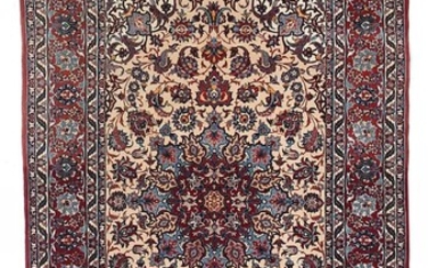 SOLD. An Isfahan rug, Persia. Classical medallion design. Good quality. Kork wool on silk warps. C. 1960-1970. 158 x 104 cm. – Bruun Rasmussen Auctioneers of Fine Art