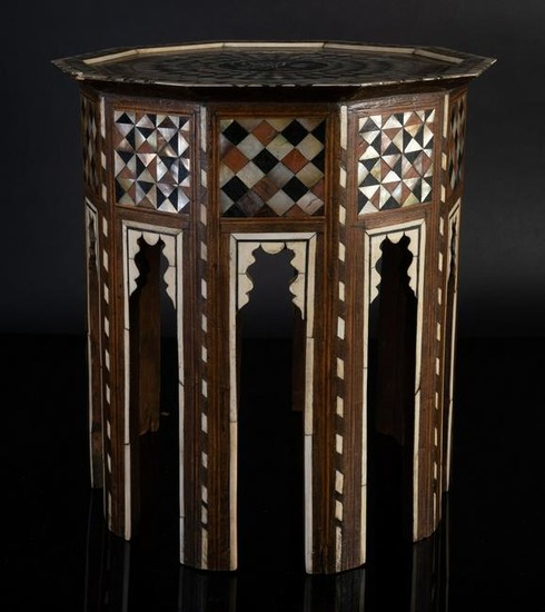 Arte Islamica A wooden Ottoman coffee table with