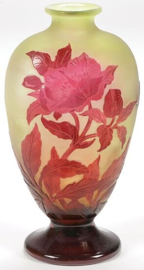 BEAUTIFUL GALLE FRENCH CAMEO GLASS VASE, C. 1900