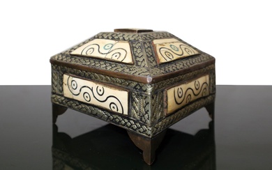Boîte à bijoux fantaisie marocaine, Première moitié du 20ème siècle cm h 12 x L...