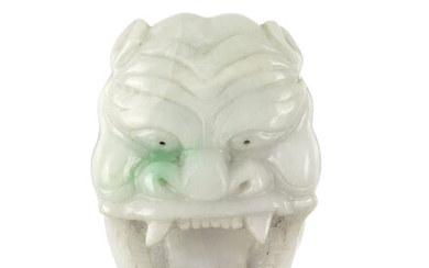 Boucle de ceinture en jade en forme de masque de créature surnaturelle, Chine, h. 6 cm