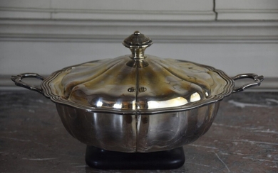Bouillon couvert en métal argenté, XXe siècle... - Lot 62 - Daguerre