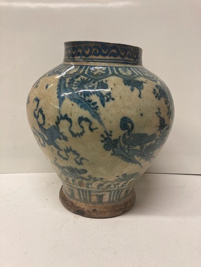 CHINE Vase en porcelaine blanc et bleu.... - Lot 62 - Delon - Hoebanx