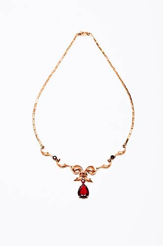 COLLIER IN DROP GOLD AND GRANAT Handmade necklace made in...