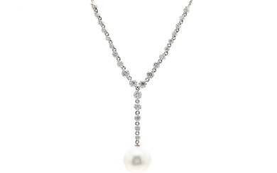 COLLIER, or blanc 18 carats, perle de culture du sud env. 14,4 mm, 25 diamants...