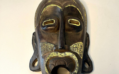 CULTURAL TREASURES - HAND-CARVED, HAND-PAINTED WOODEN WALL MASK IN AFRICAN STYLE.