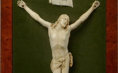 "Christ" en ivoire sculpté. Epoque: XVIIIème. (**). L.:+/-28,3cm.
